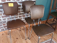 Lot 54 - retro bruine keukenstoel. 3 stuks - afbeelding 1 van  2