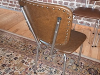 Lot 54 - retro bruine keukenstoel. 3 stuks - afbeelding 2 van  2