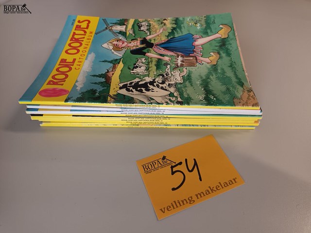 Lot 54 - rooie oortjes cartoonalbum. 10 stuks - afbeelding 1 van  5