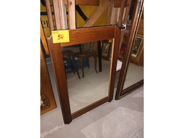 Lot 54 - spiegel in houten lijst - afbeelding 1 van  1