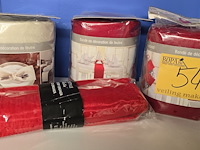 Lot 54 - vilten deco banden 3 stuks + pak organza stof - afbeelding 1 van  3