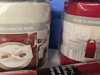 Lot 54 - vilten deco banden 3 stuks + pak organza stof - afbeelding 2 van  3