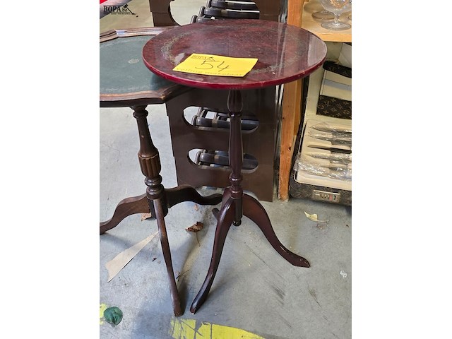 Lot 54 - vintage bijzet tafeltjes 2 stuks - afbeelding 2 van  3