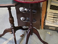 Lot 54 - vintage bijzet tafeltjes 2 stuks - afbeelding 2 van  3