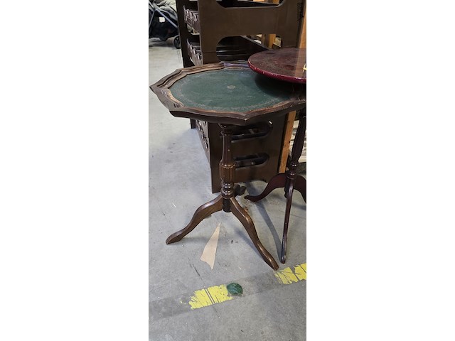 Lot 54 - vintage bijzet tafeltjes 2 stuks - afbeelding 3 van  3