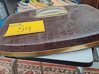 Lot 54 - vintage personenweegschaal stube afgewerkt met bruin slangen - afbeelding 2 van  2