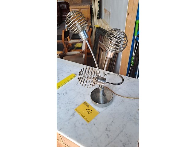Lot 54 - vintage tafellamp met 3 chromen spiraalvormige kappen/microf - afbeelding 1 van  1