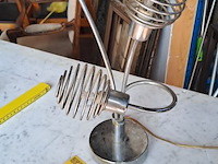 Lot 54 - vintage tafellamp met 3 chromen spiraalvormige kappen/microf - afbeelding 1 van  1