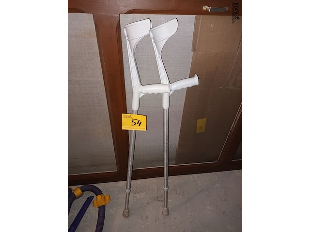 Lot 54 - wandel krukken. 2 stuks - afbeelding 1 van  2