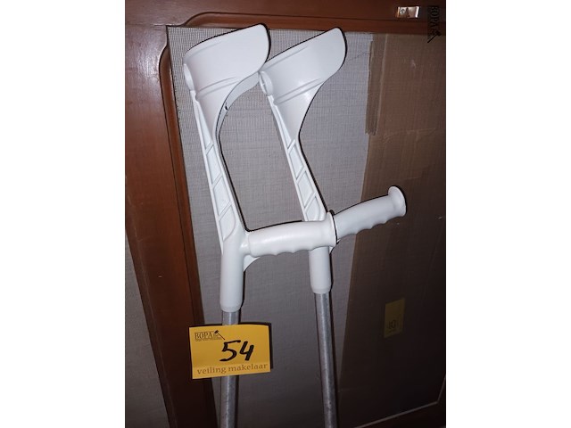 Lot 54 - wandel krukken. 2 stuks - afbeelding 2 van  2