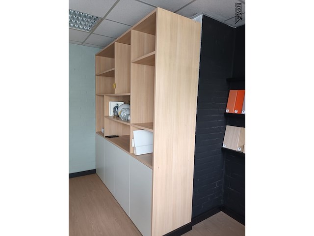 Lot 54 - wandkast - afbeelding 2 van  3