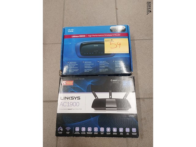 Lot 54 - wifi-routers linksys, 2 stuks - afbeelding 1 van  3
