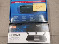 Lot 54 - wifi-routers linksys, 2 stuks - afbeelding 1 van  3