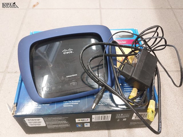 Lot 54 - wifi-routers linksys, 2 stuks - afbeelding 2 van  3