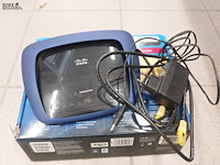 Lot 54 - wifi-routers linksys, 2 stuks - afbeelding 2 van  3