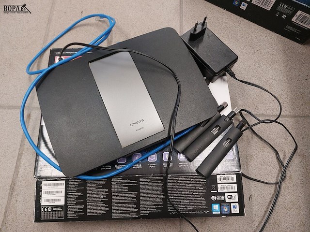 Lot 54 - wifi-routers linksys, 2 stuks - afbeelding 3 van  3