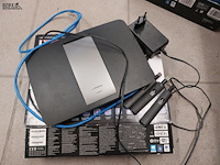 Lot 54 - wifi-routers linksys, 2 stuks - afbeelding 3 van  3