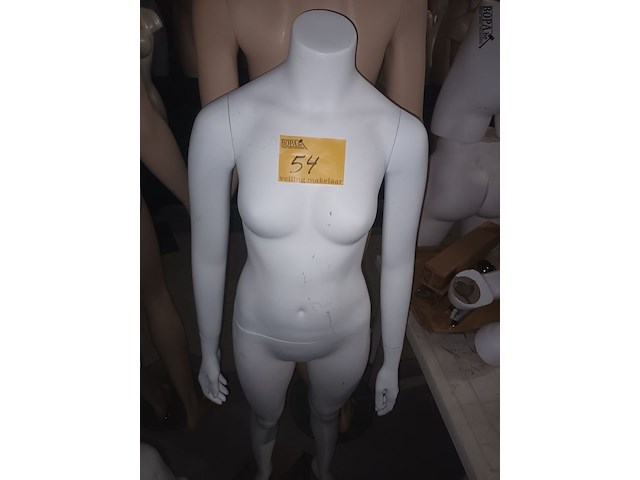 Lot 54 - witte paspop vrouw op voet - afbeelding 1 van  3