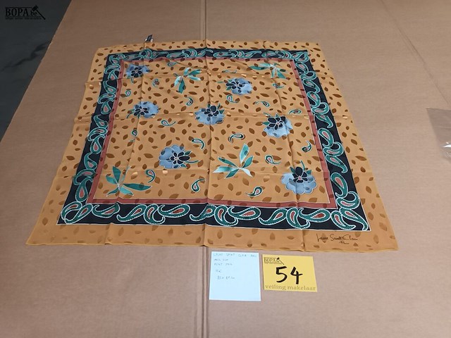 Lot 54 - zijden sjaal laure saint claire - afbeelding 1 van  4