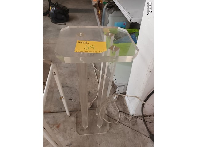 Lot 54 - zuil - afbeelding 1 van  3