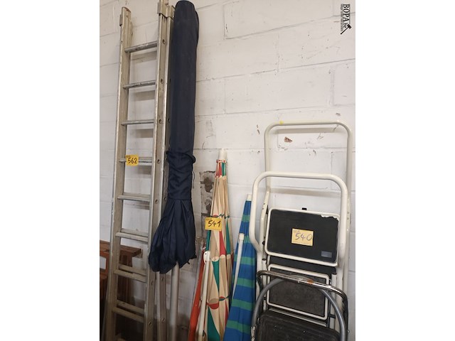 Lot 541 - parasols. 4 stuks - afbeelding 1 van  4