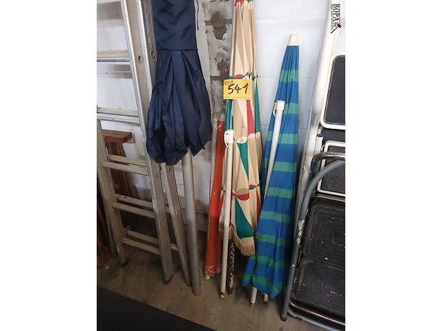 Lot 541 - parasols. 4 stuks - afbeelding 2 van  4