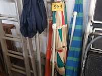 Lot 541 - parasols. 4 stuks - afbeelding 2 van  4