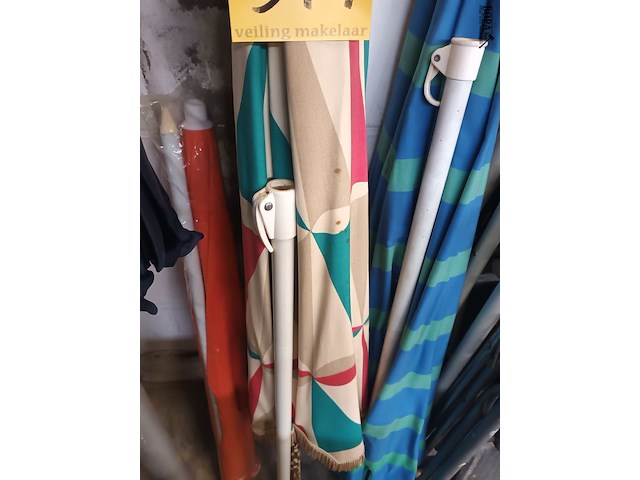 Lot 541 - parasols. 4 stuks - afbeelding 3 van  4