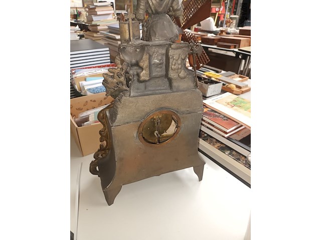 Lot 542 - klokstel in koper en zamac - afbeelding 3 van  3