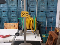 Lot 542 - staande lamp - afbeelding 1 van  2