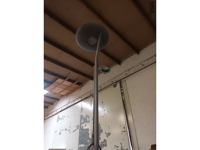 Lot 542 - staande lamp - afbeelding 2 van  2