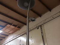 Lot 542 - staande lamp - afbeelding 2 van  2