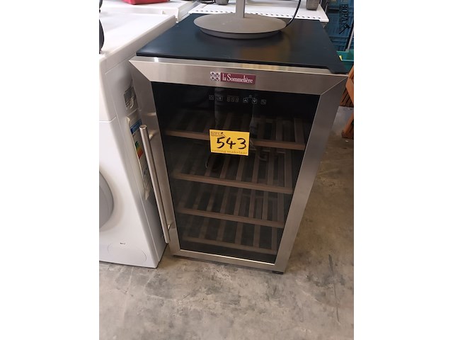 Lot 543 - wijnfrigo la sommelière - afbeelding 1 van  4