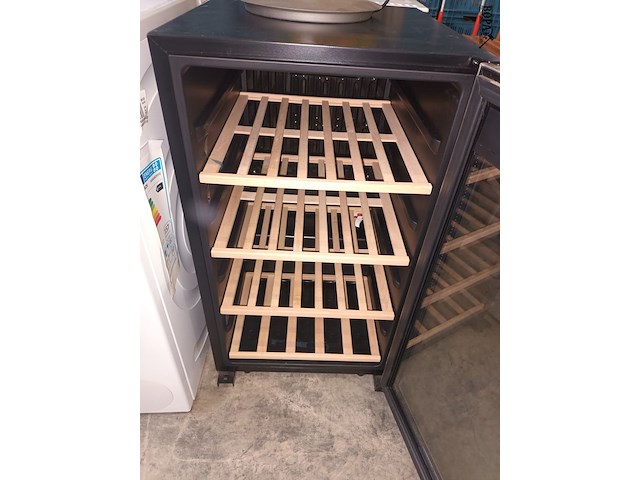 Lot 543 - wijnfrigo la sommelière - afbeelding 3 van  4