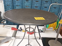 Lot 544 - metalen tuintafel - afbeelding 1 van  3
