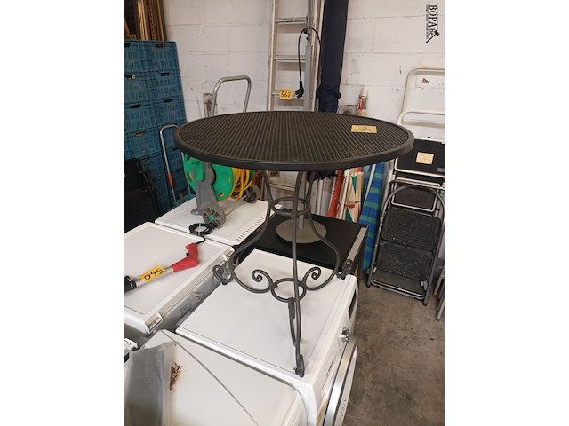 Lot 544 - metalen tuintafel - afbeelding 3 van  3