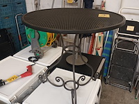 Lot 544 - metalen tuintafel - afbeelding 3 van  3