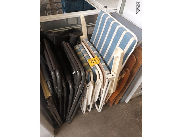 Lot 547 - kampeertafels en plooistoelen. 11 stuks - afbeelding 1 van  6