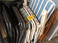 Lot 547 - kampeertafels en plooistoelen. 11 stuks - afbeelding 1 van  6