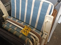 Lot 547 - kampeertafels en plooistoelen. 11 stuks - afbeelding 2 van  6