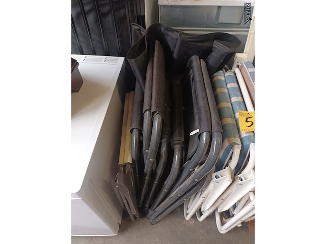 Lot 547 - kampeertafels en plooistoelen. 11 stuks - afbeelding 3 van  6