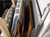 Lot 547 - kampeertafels en plooistoelen. 11 stuks - afbeelding 5 van  6