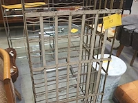 Lot 55 - antiek wijnrek