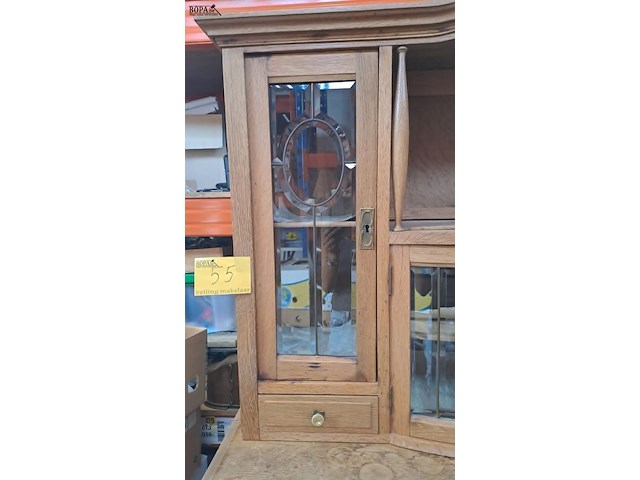 Lot 55 - antieken buffetkast mechelse stijl met facetgeslepen glas - - afbeelding 2 van  6