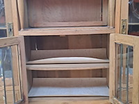 Lot 55 - antieken buffetkast mechelse stijl met facetgeslepen glas - - afbeelding 4 van  6