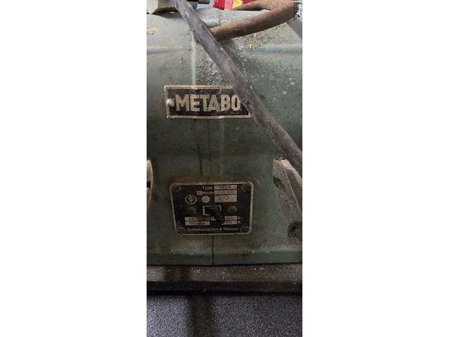 Lot 55 - bankschroef en slijpmolen metabo - afbeelding 3 van  4