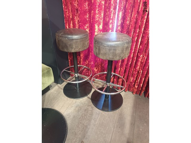 Lot 55 - barkruk pedrali. 10 stuks - afbeelding 3 van  5