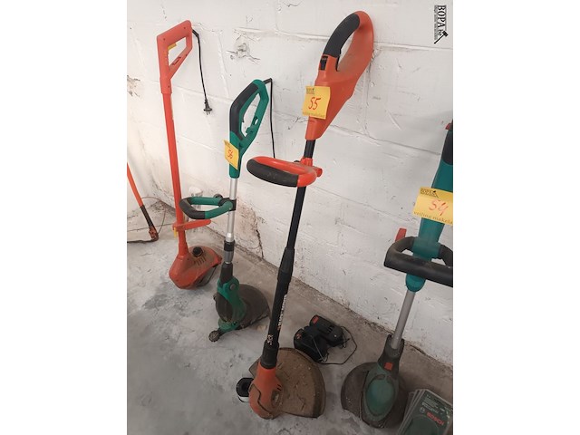 Lot 55 - black accu grastrimmer - afbeelding 1 van  6
