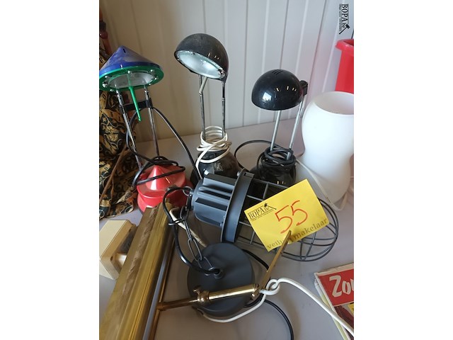Lot 55 - bureaulampen en hanglamp. 5 stuks - afbeelding 1 van  4