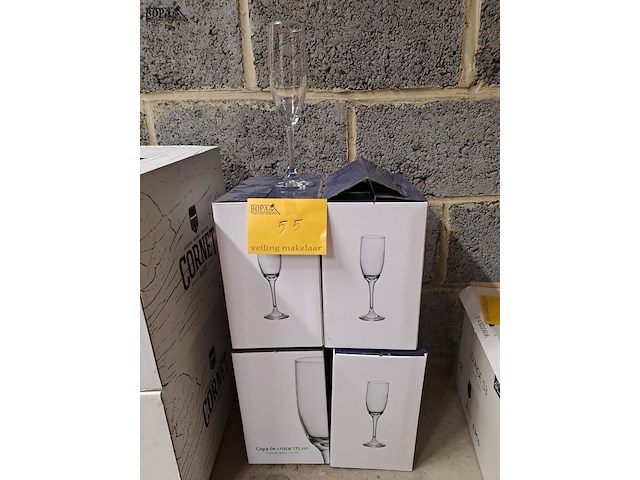 Lot 55 - cava glazen - afbeelding 1 van  1